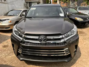 Toyota Highlander XLE V6 4x4 (3.5L 6cyl 6A) 2016 Gray