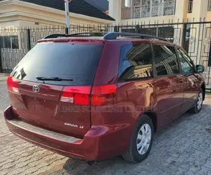 Toyota Sienna 2005 Red
