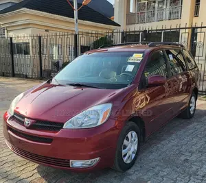Toyota Sienna 2005 Red