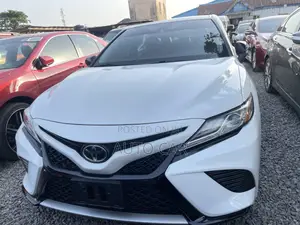 Toyota Camry XLE (2.5L 4cyl 8A) 2019 White