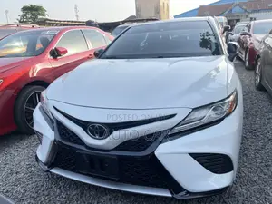 Toyota Camry XLE (2.5L 4cyl 8A) 2019 White