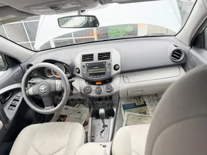 Toyota RAV4 2011 Silver
