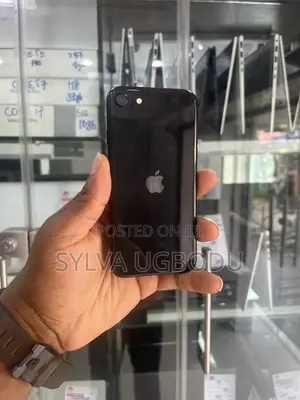 Apple iPhone SE (2020) 64 GB Black