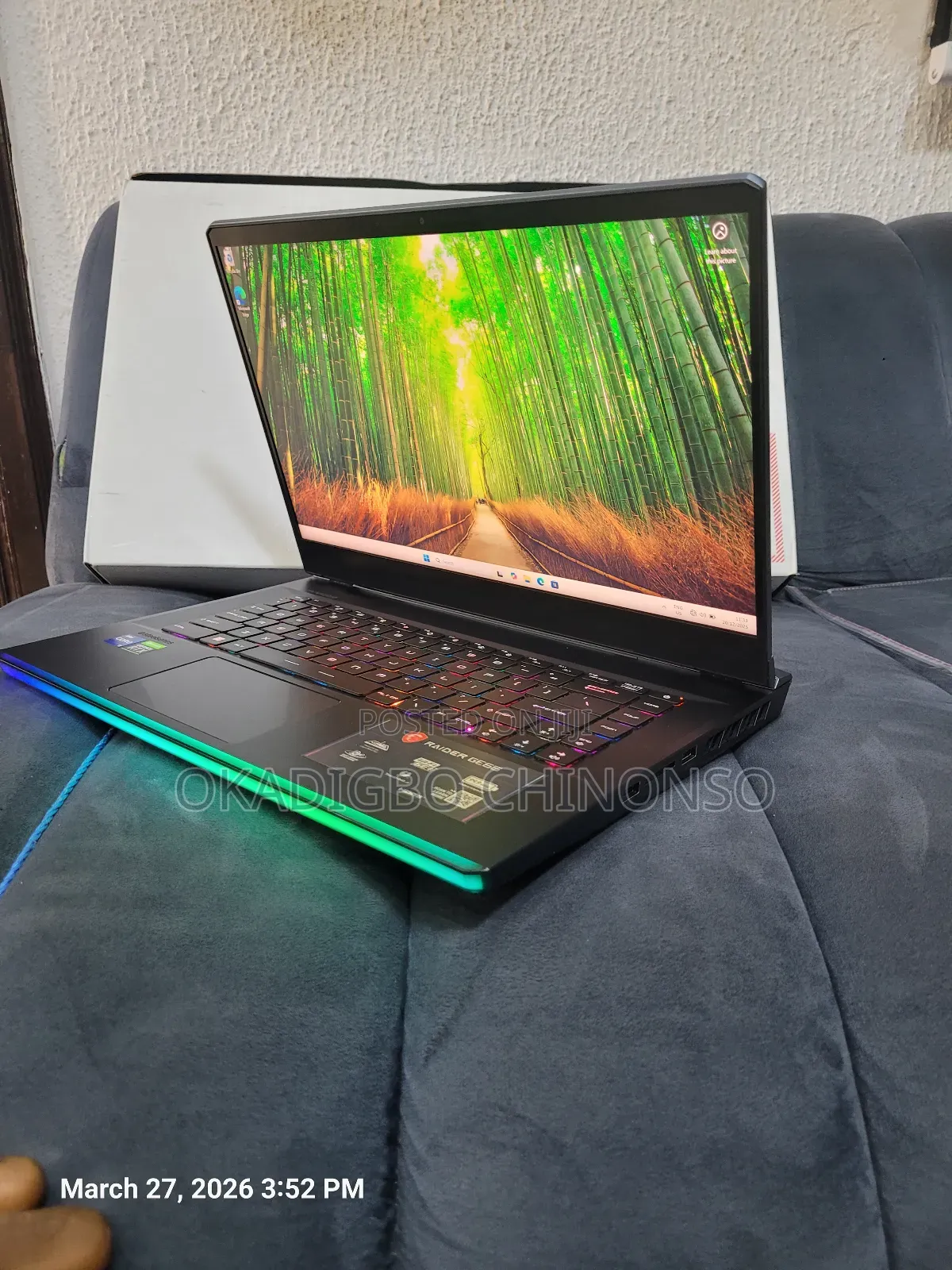 Laptop MSI Raider GE68HX 13VI-202US 32GB Intel Core i9 SSD 1T