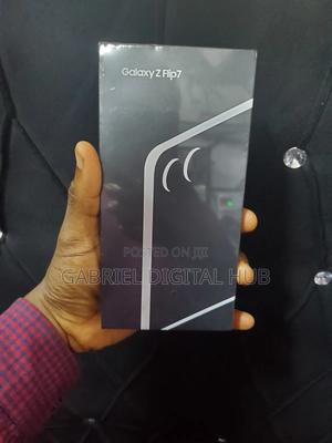 New Samsung Galaxy Z Flip7 512 GB Red
