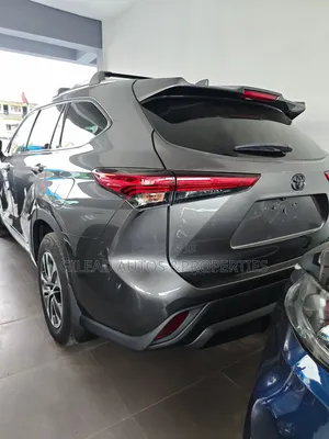 Toyota Highlander XLE 2022 Gray
