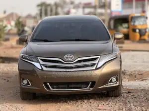 Toyota Venza 2011 Gold