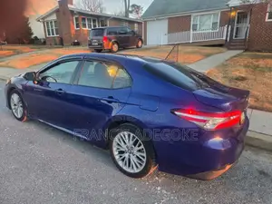 Toyota Camry XLE FWD (2.5L 4cyl 8AM) 2018 Blue
