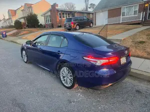 Toyota Camry XLE FWD (2.5L 4cyl 8AM) 2018 Blue