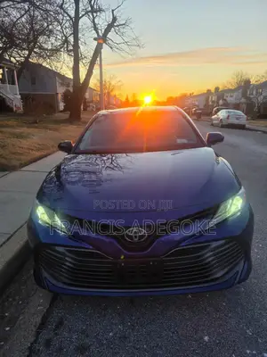 Toyota Camry XLE FWD (2.5L 4cyl 8AM) 2018 Blue