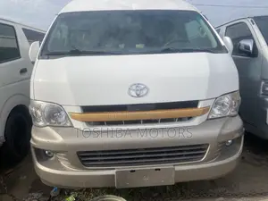 Toyota HiAce 2015 White