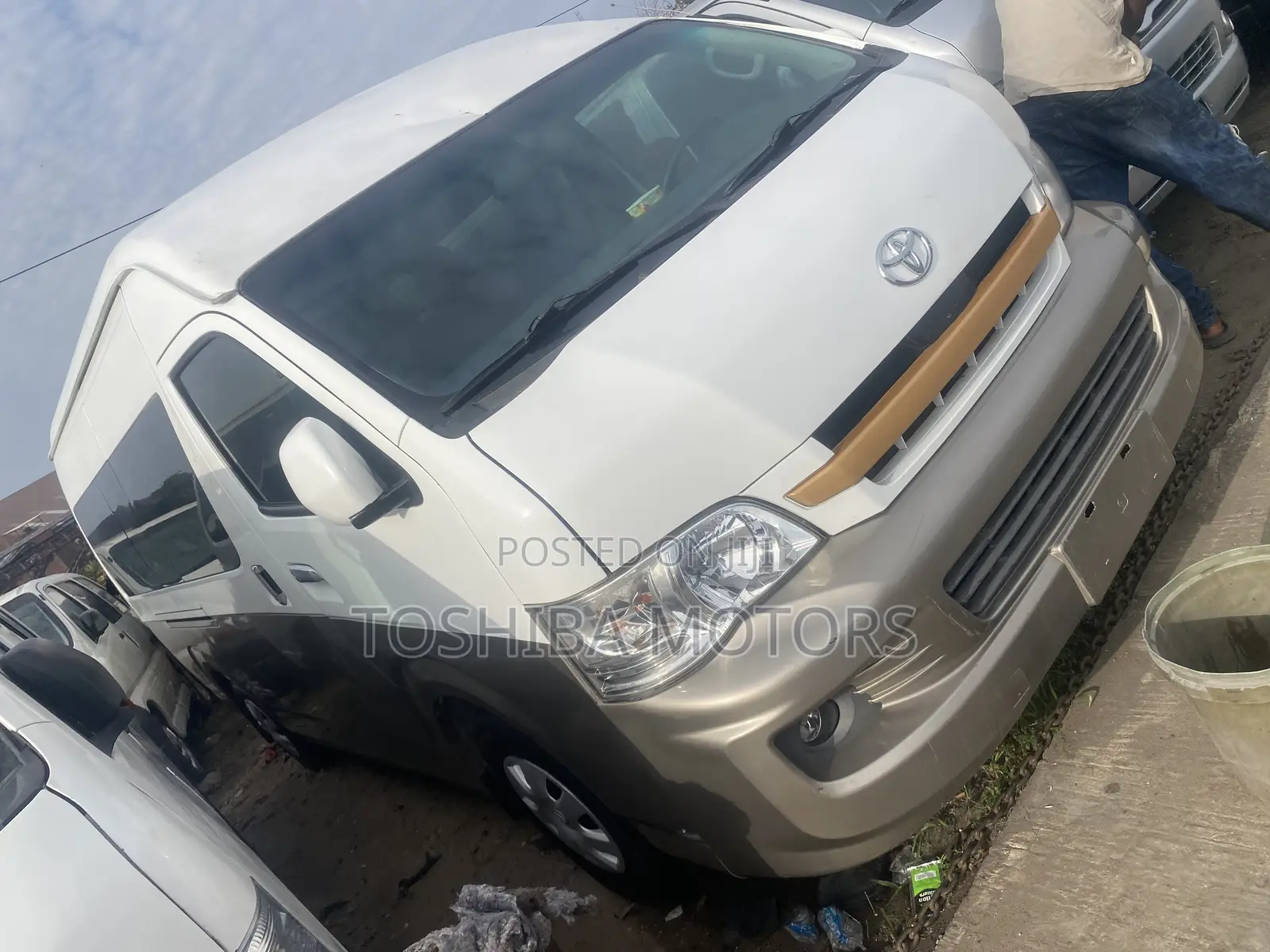 Toyota HiAce 2015 White