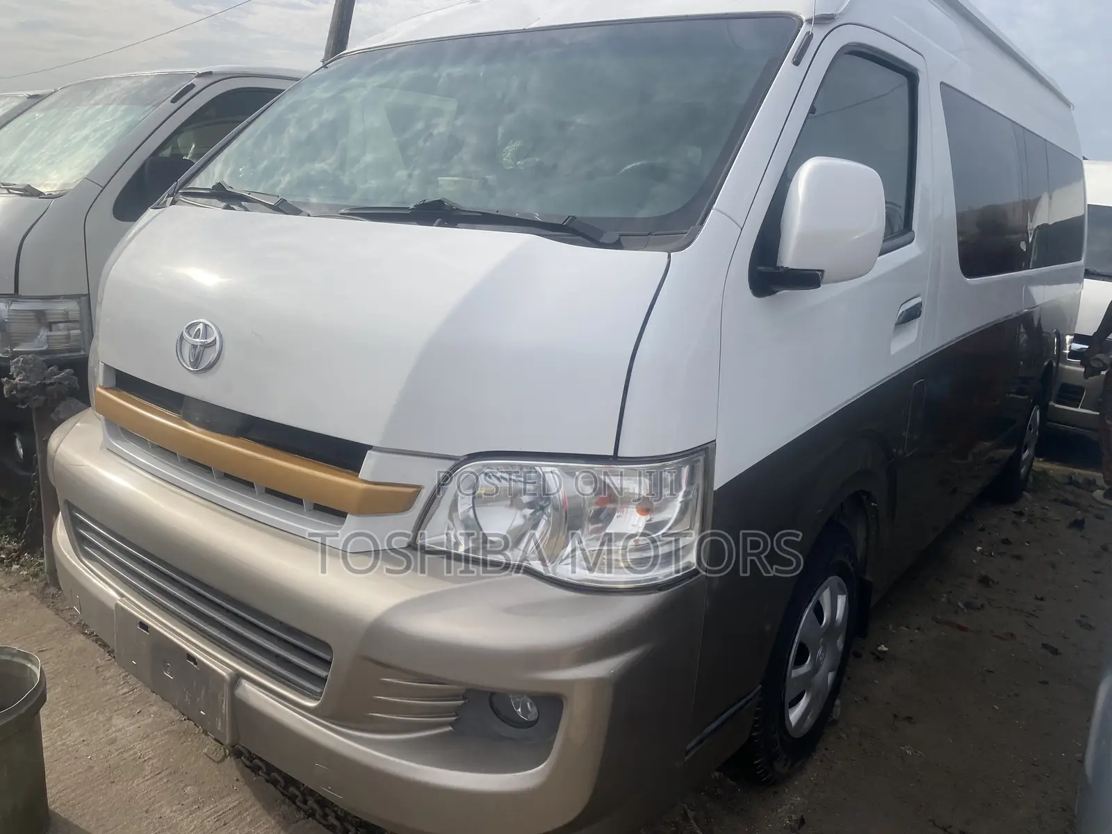 Toyota HiAce 2015 White