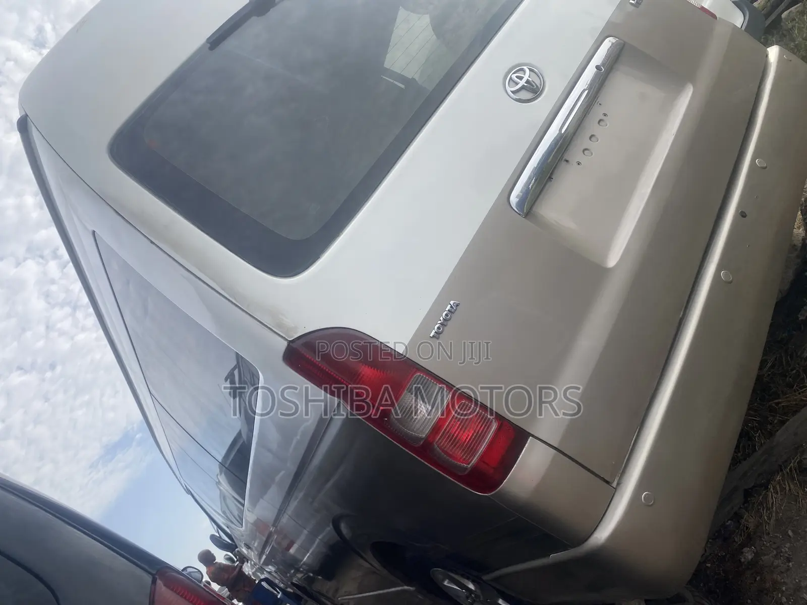 Toyota HiAce 2015 White