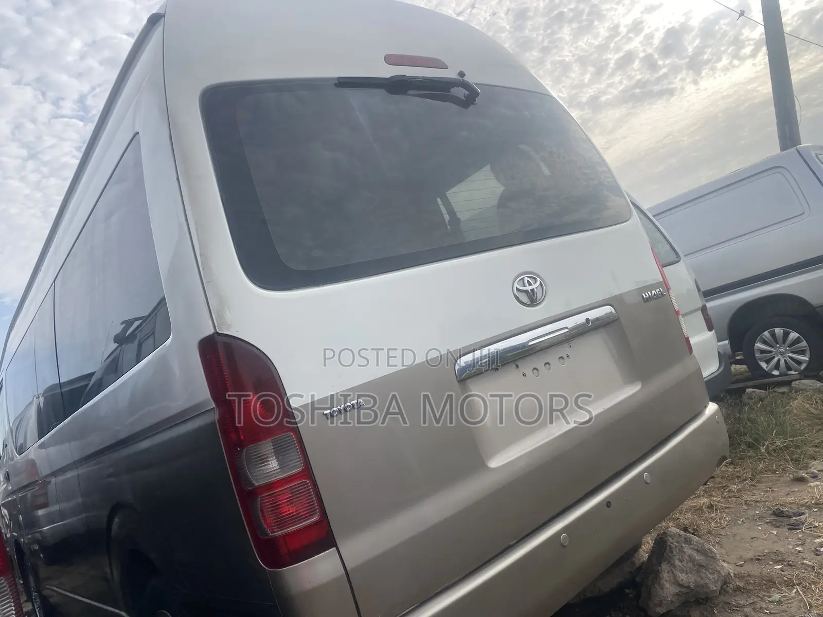 Toyota HiAce 2015 White