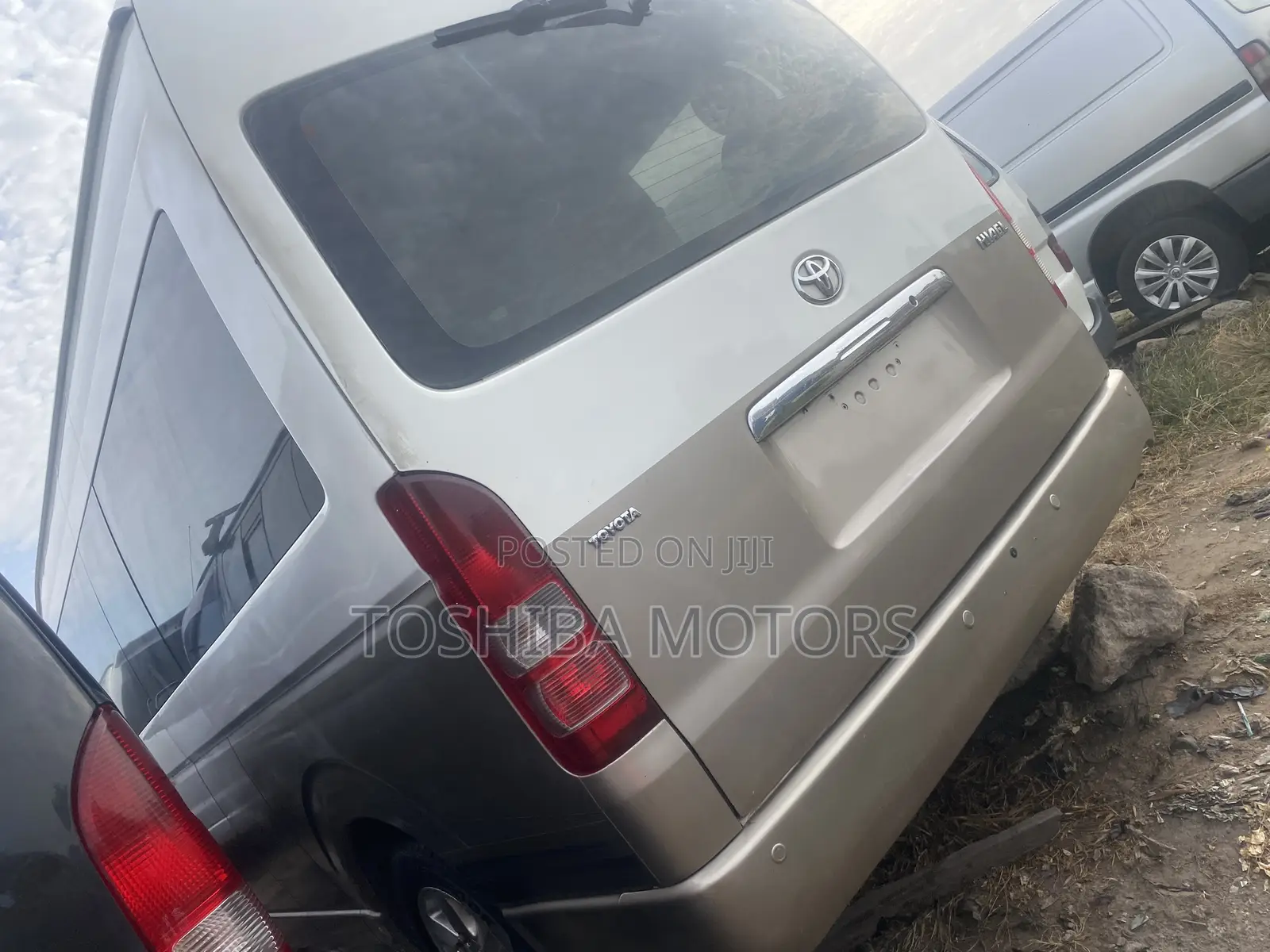 Toyota HiAce 2015 White