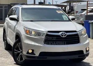 Toyota Highlander XLE V6 4x4 (3.5L 6cyl 6A) 2016 White