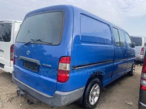 Toyota HiAce 2004 Blue