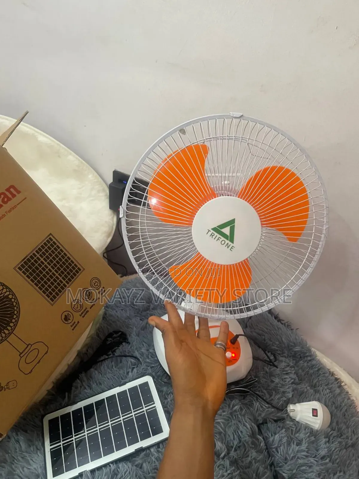 12inches Trifone Quality Rechargeable Solar Table Fan With Bulb