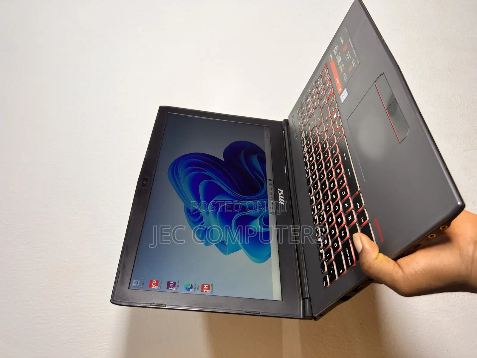 Laptop MSI GF62 8RD 16GB Intel Core i5 HDD+SSD 256GB