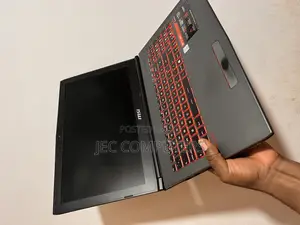 Laptop MSI GF62 8RD 16GB Intel Core i5 HDD+SSD 256GB