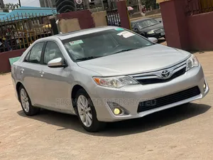 Toyota Camry XLE V6 4dr Sedan (3.5L 6cyl 6A) 2012 Silver