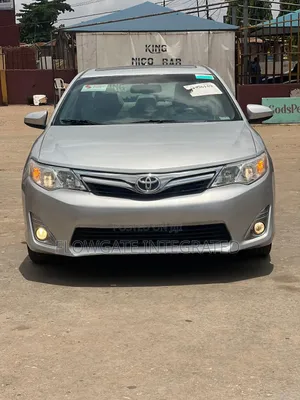 Toyota Camry XLE V6 4dr Sedan (3.5L 6cyl 6A) 2012 Silver