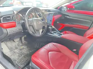 Toyota Camry XLE (2.5L 4cyl 8A) 2019 White