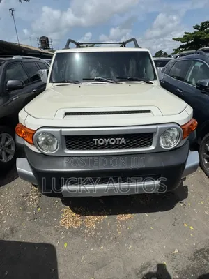Toyota FJ Cruiser 4x4 Automatic 2012 White