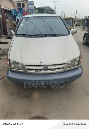 Toyota Sienna 2001 Silver