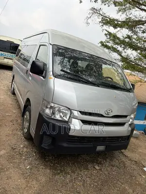 Toyota HiAce 2013 Silver