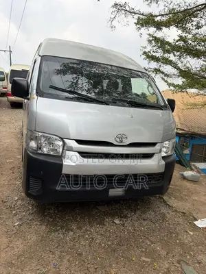 Toyota HiAce 2013 Silver