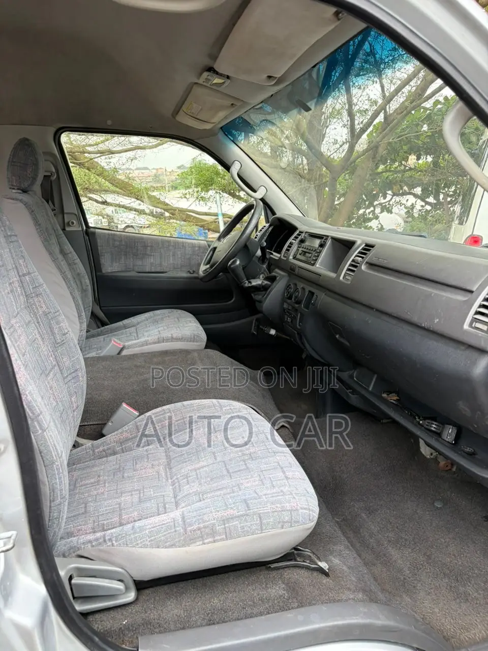 Toyota HiAce 2013 Silver