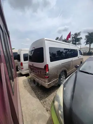 Toyota HiAce 2013 White