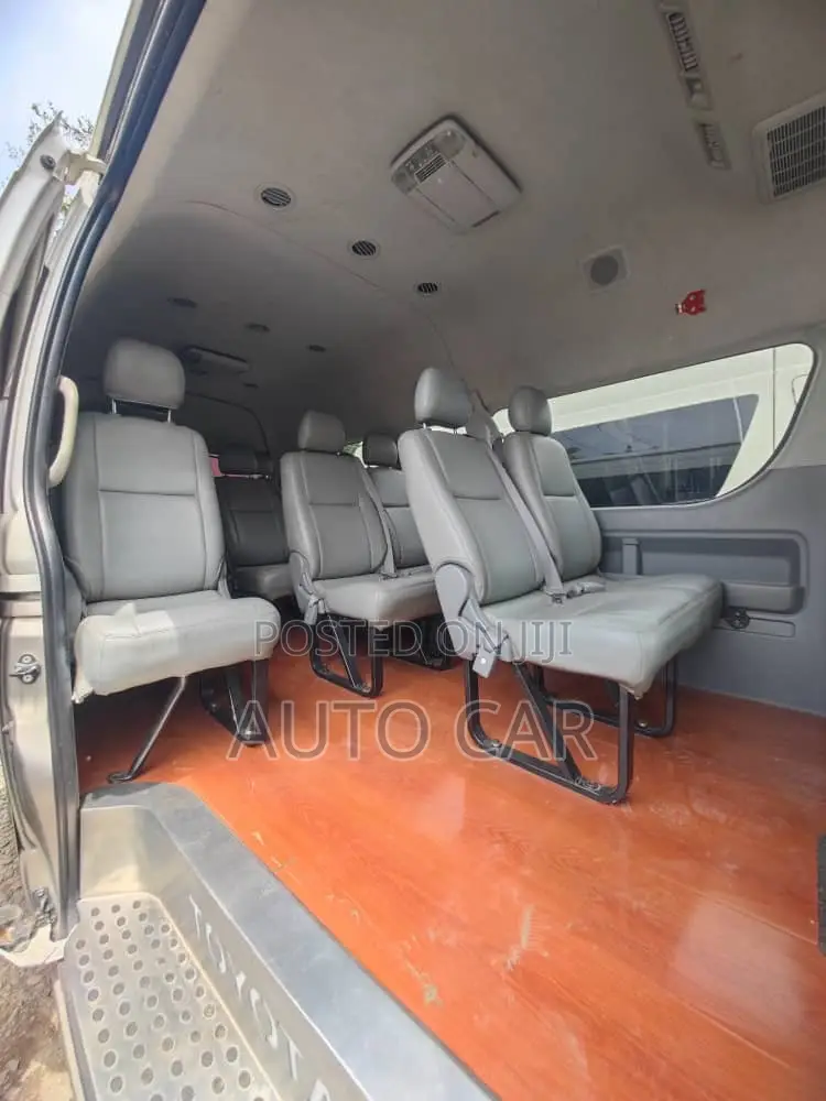 Toyota HiAce 2013 White