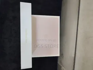 New Laptop Apple MacBook 8GB SSD 512GB