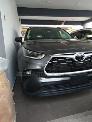 Toyota Highlander XLE 2022 Gray