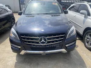 Mercedes-Benz M Class ML350 4MATIC 4dr SUV AWD (3.5L 6cyl 7A) 2014 Blue