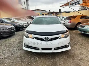 Toyota Camry SE 4dr Sedan (2.5L 4cyl 6A) 2012 White