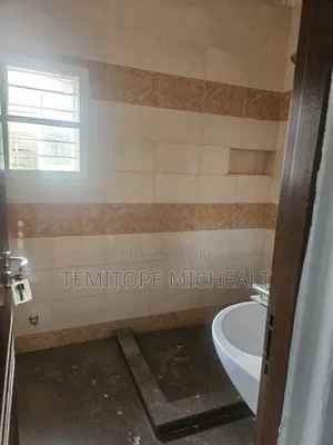4bdrm Townhouse / Terrace in Main Wuye for rent