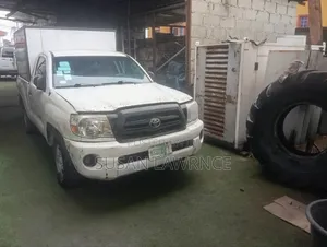 Toyota Quantum 2007 White