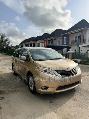 Toyota Sienna LE 7 Passenger Mobility 2012 Gold