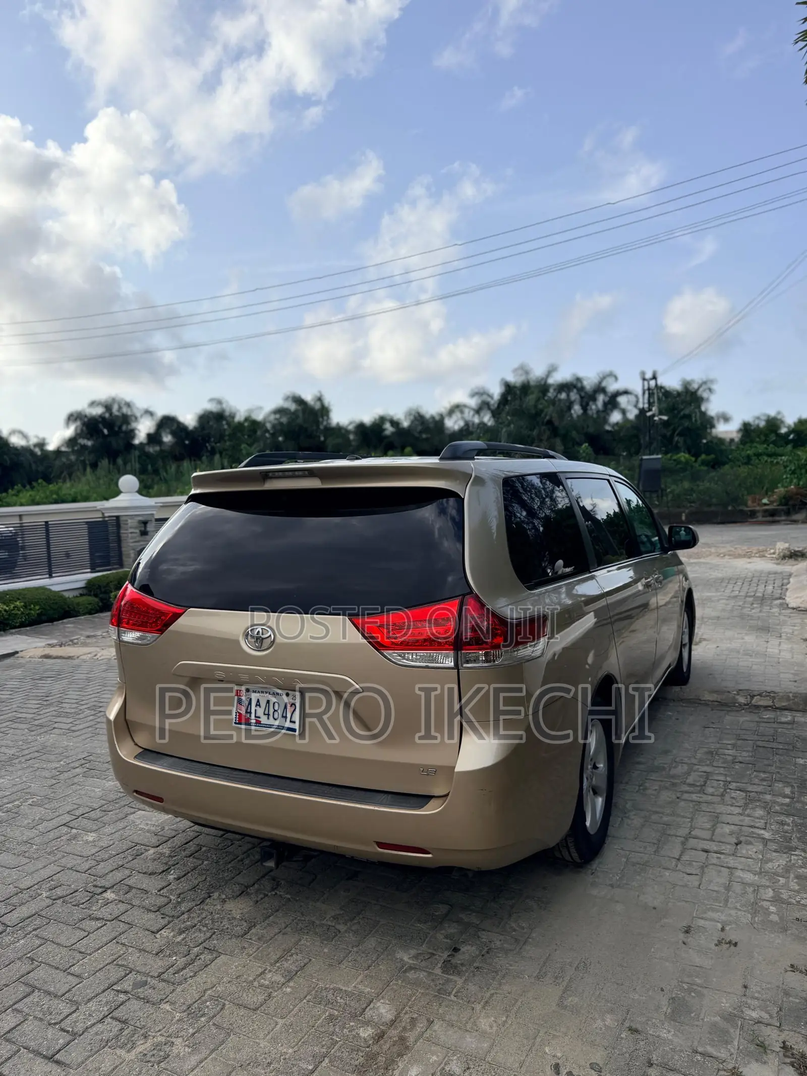 Toyota Sienna LE 7 Passenger Mobility 2012 Gold