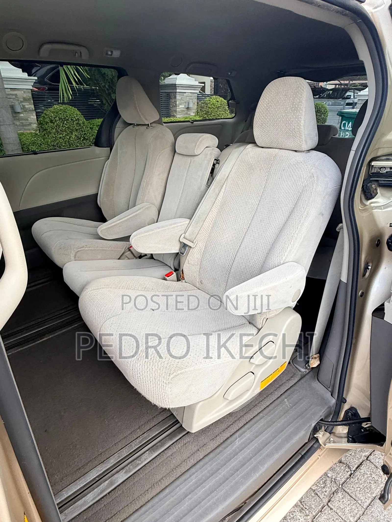 Toyota Sienna LE 7 Passenger Mobility 2012 Gold