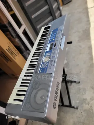 Yamaha DGX 200