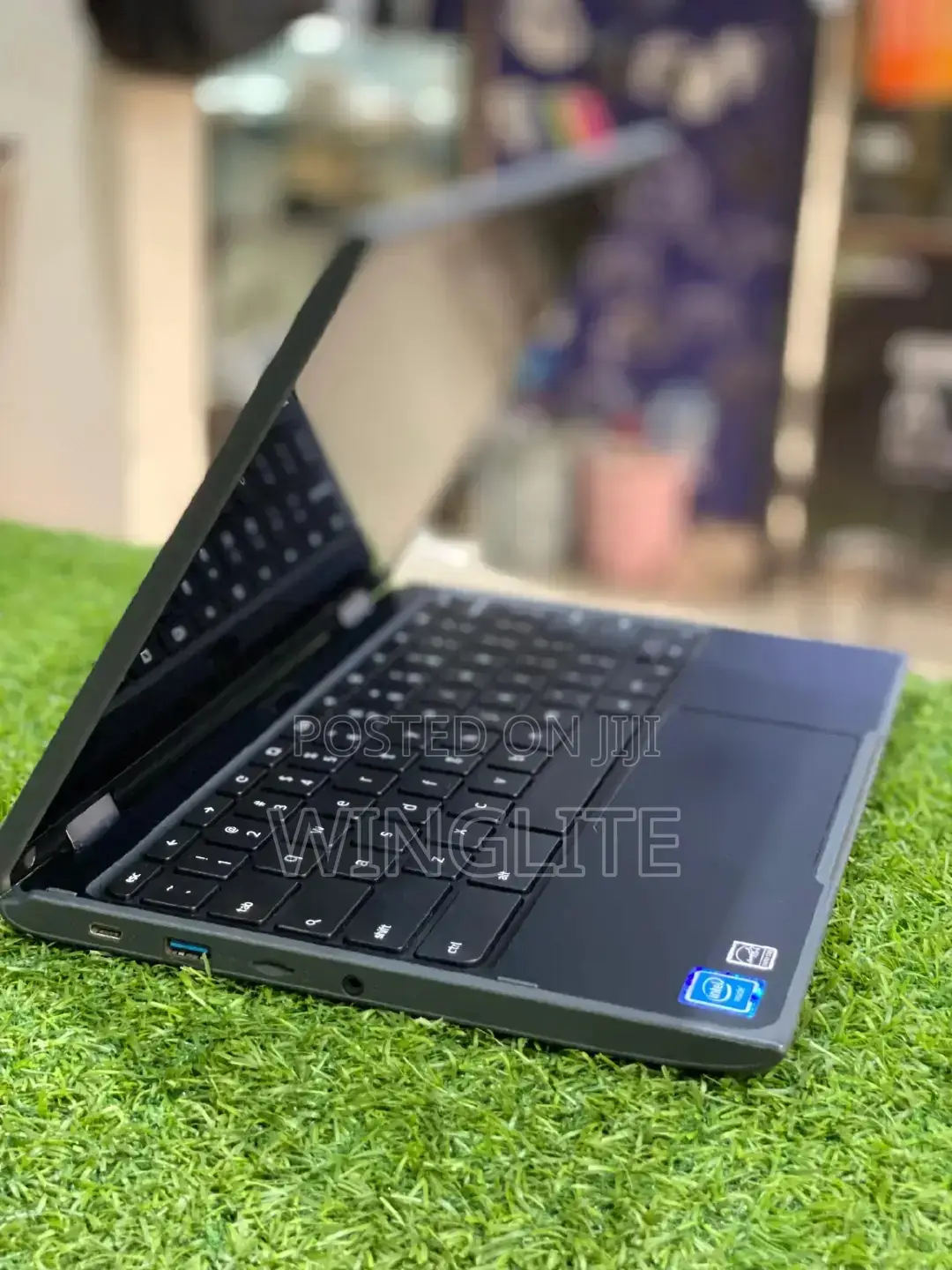 Laptop Lenovo 300e 4GB Intel Celeron SSD 32GB