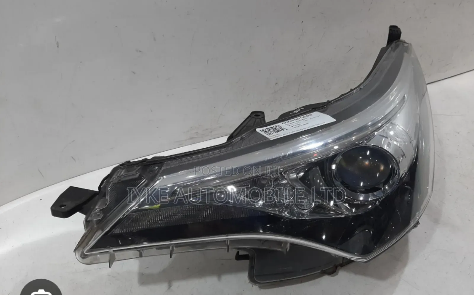 Head Lamp Avensis 2018