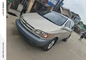 Toyota Sienna 2001 Silver