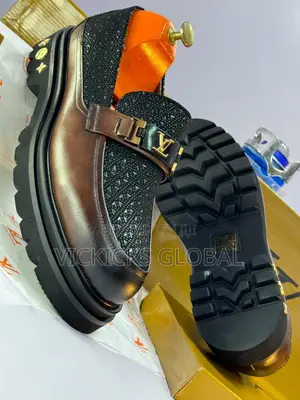 Luxury Louis Vuitton Monogram Leather Shoes