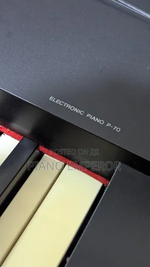  Yamaha P-70 